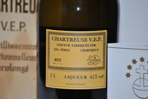 CHARTREUSE JAUNE "V.E.P." 42° (CASSETTA IN LEGNO) 1L - CHARTREUSE